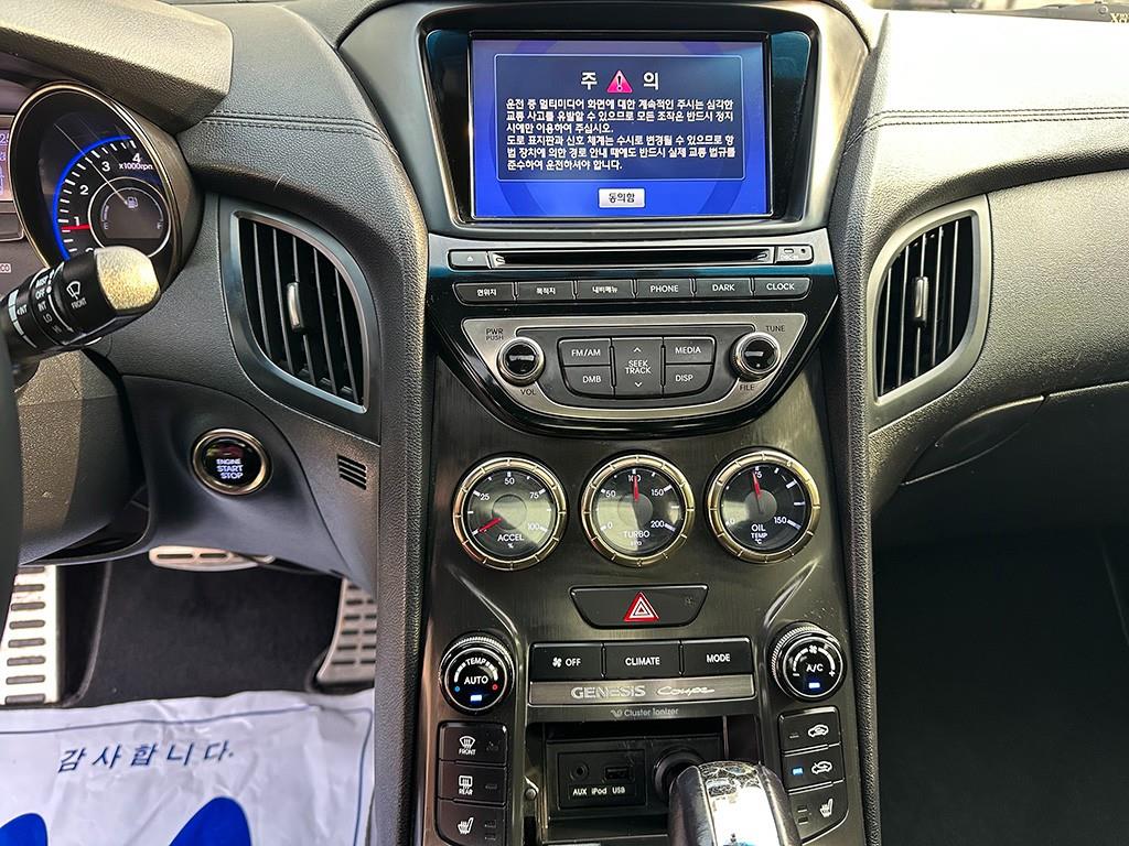 HYUNDAI Genesis - Vista 10