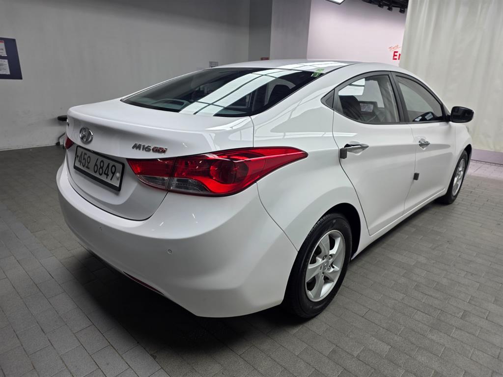 HYUNDAI Avante - Vista 6