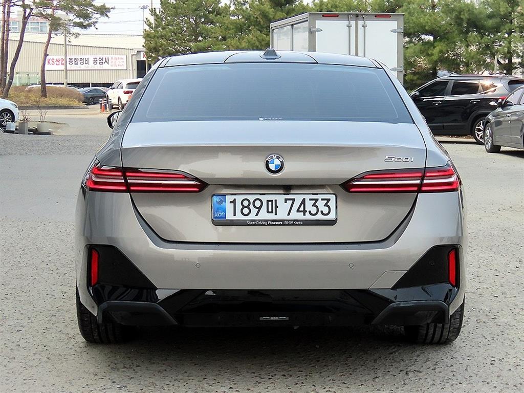 BMW 5 Series - Vista 4