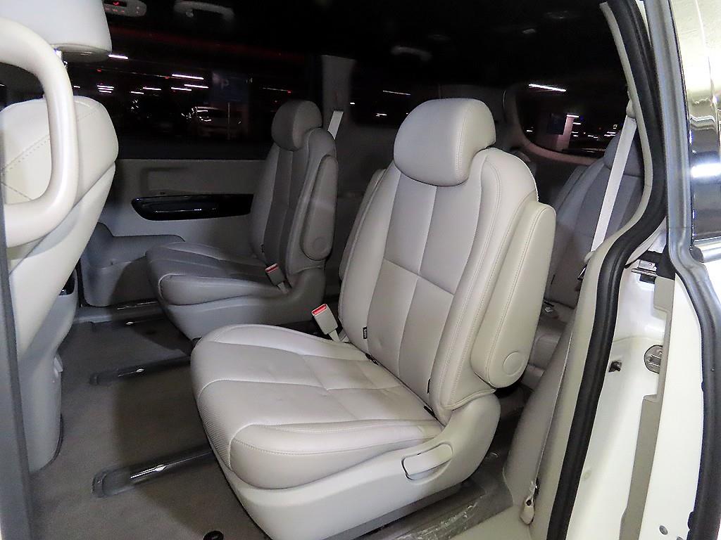 KIA Carnival - Vista 7