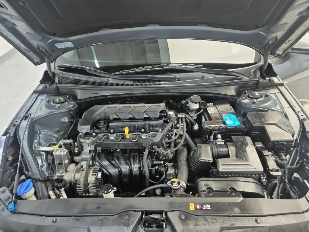 HYUNDAI Avante - Vista 5