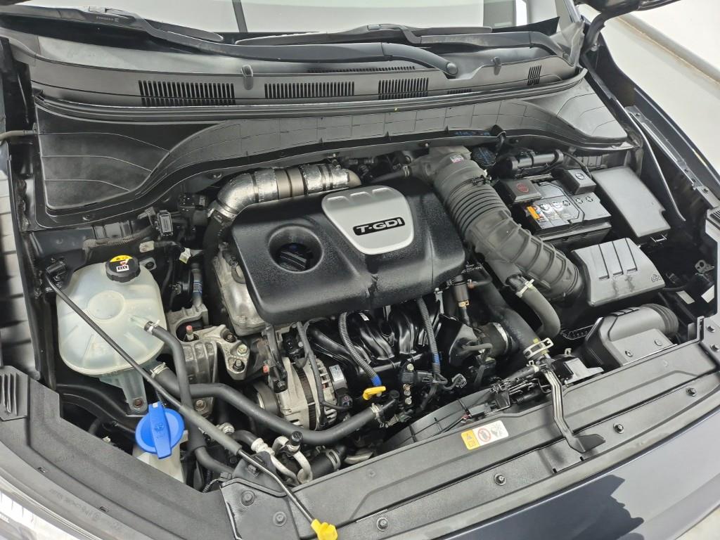 HYUNDAI Kona - Vista 6