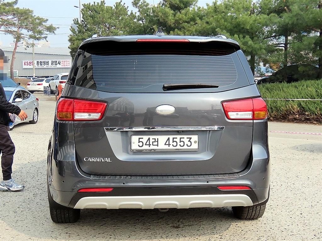KIA Carnival - Vista 4