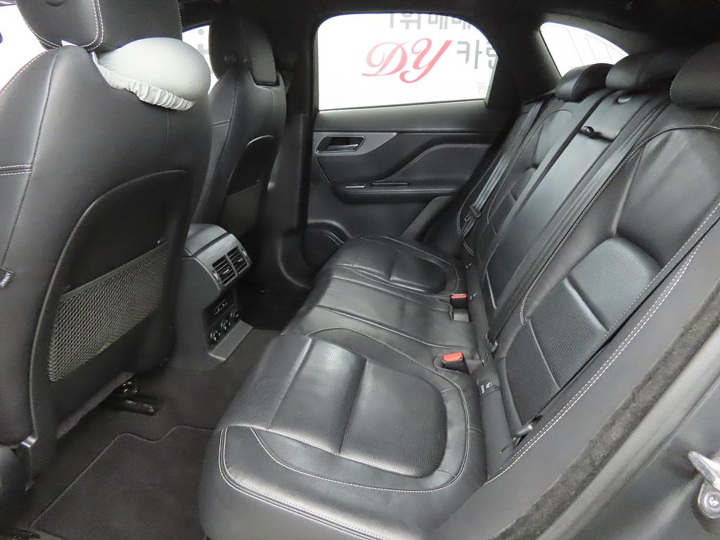 Jaguar F-PACE - Vista 6