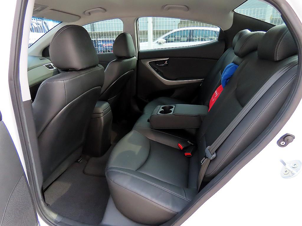 HYUNDAI Avante - Vista 6