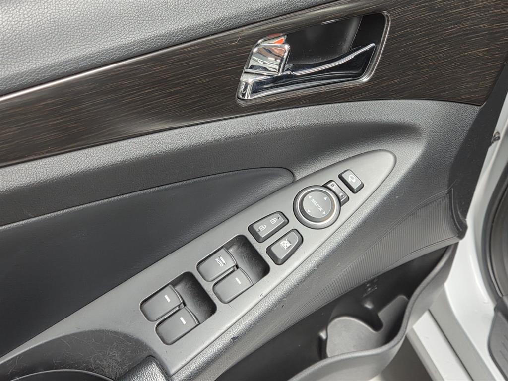 HYUNDAI Sonata - Vista 12