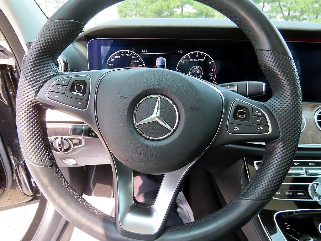 Mercedes Benz E class - Vista 8