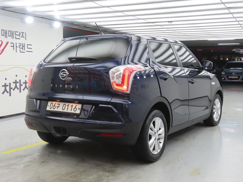 Ssangyong Tivoli - Vista 4