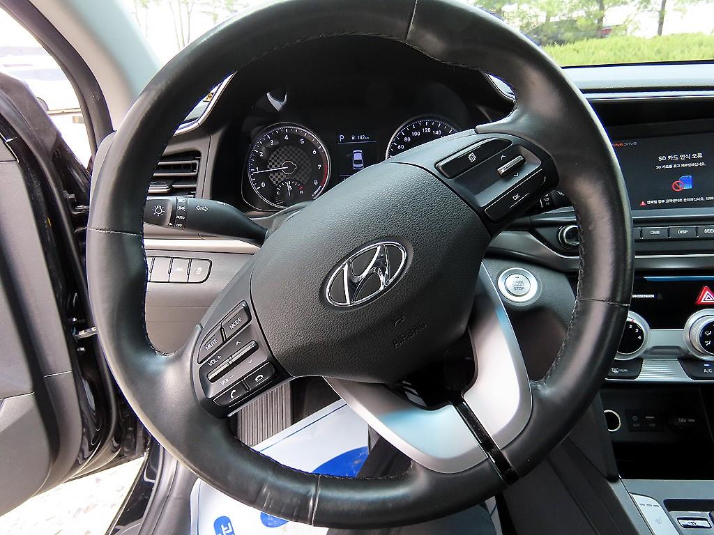 HYUNDAI Avante - Vista 8