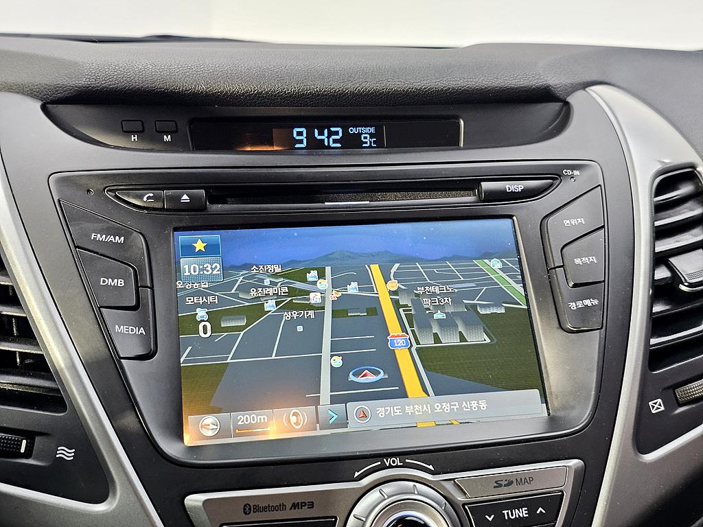 HYUNDAI Avante - Vista 12