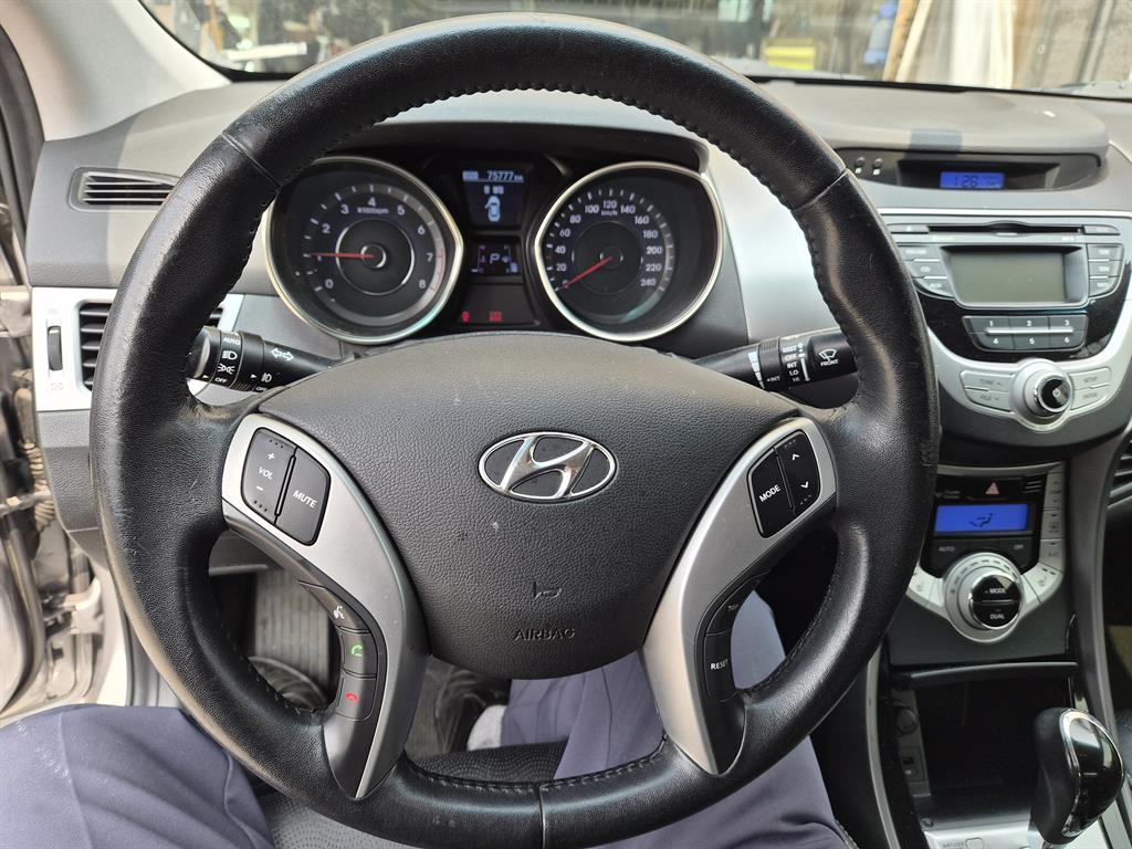 HYUNDAI Avante - Vista 8