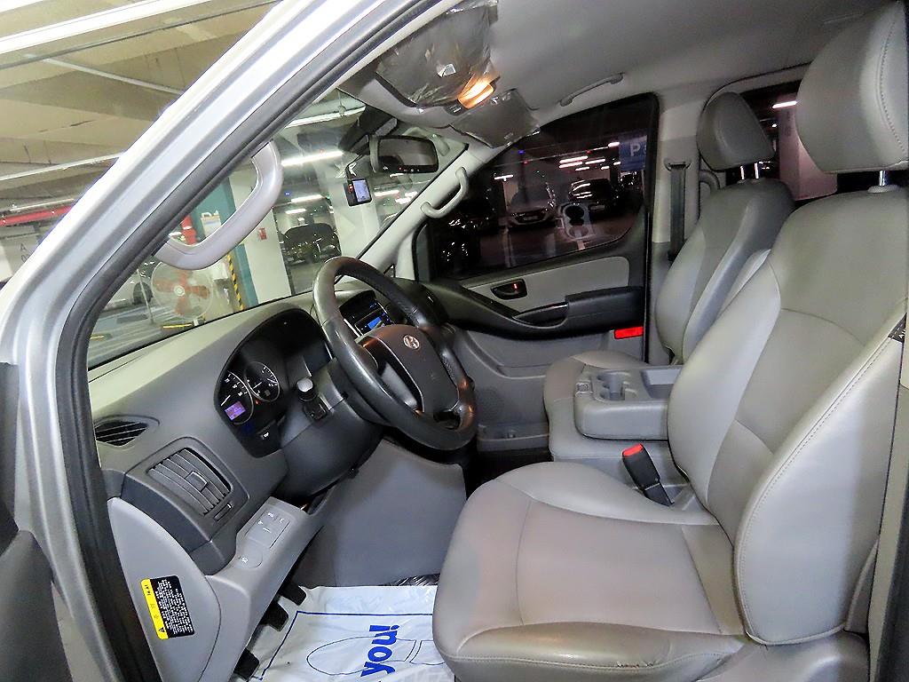 HYUNDAI Starex - Vista 6