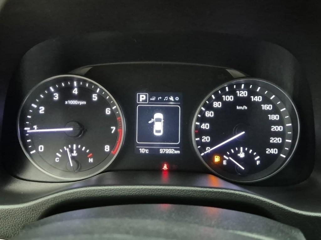 HYUNDAI Avante - Vista 6