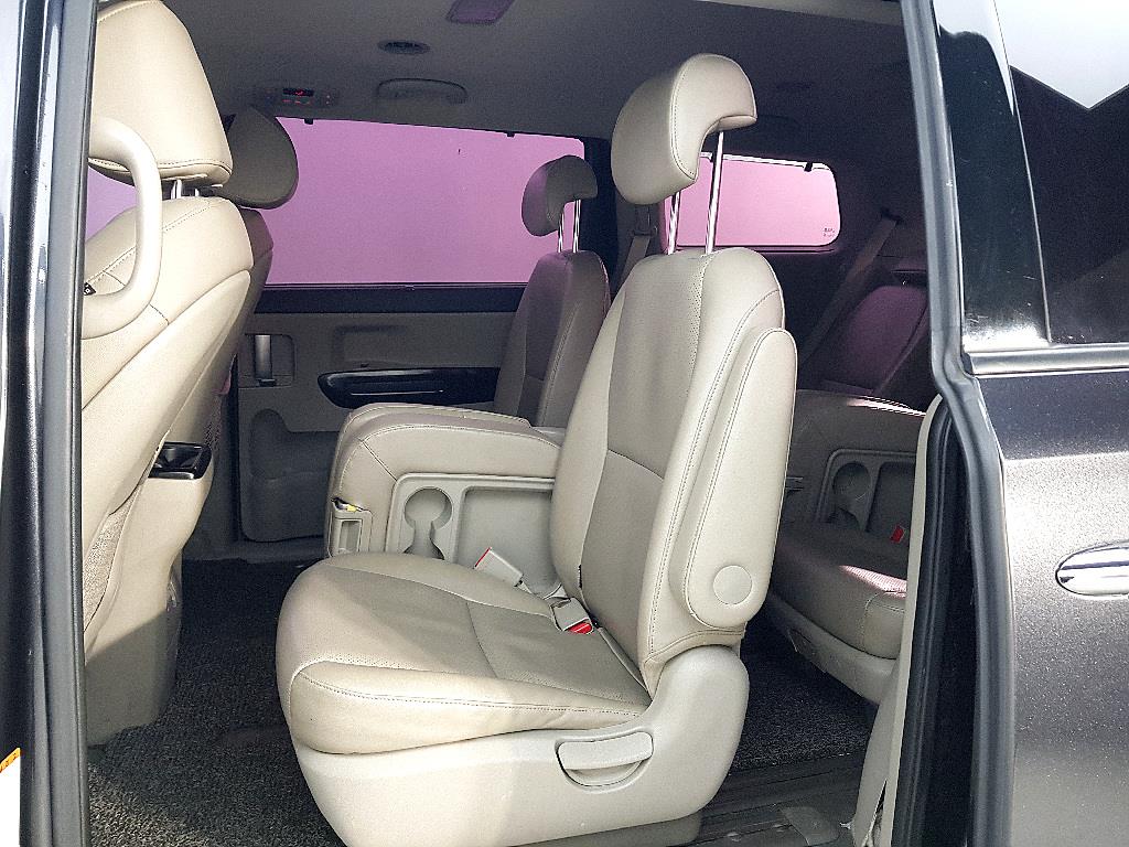 KIA Carnival - Vista 9