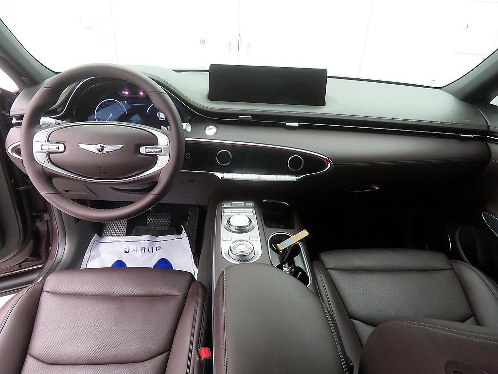 Genesis GV70 - Vista 9