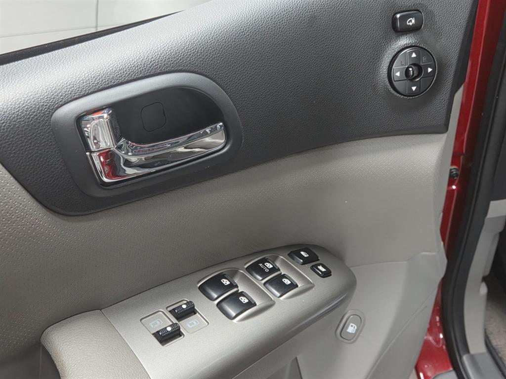 KIA Carnival - Vista 12