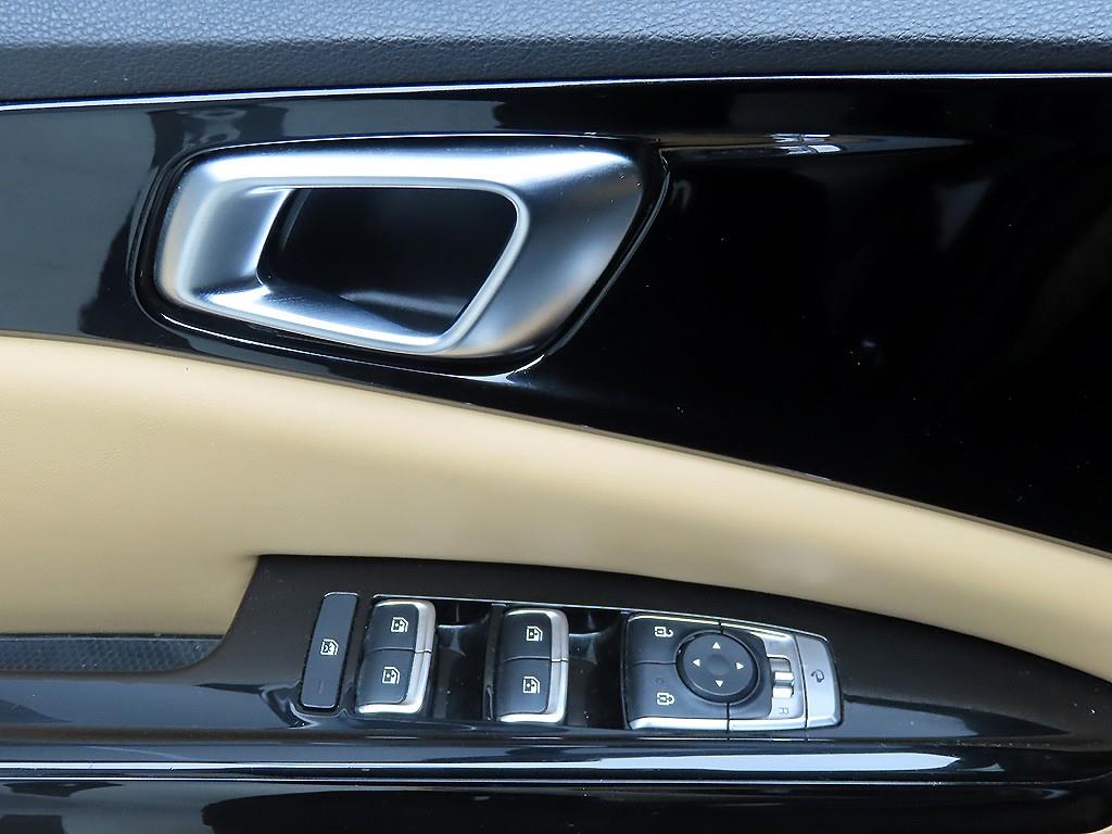 KIA Carnival - Vista 11