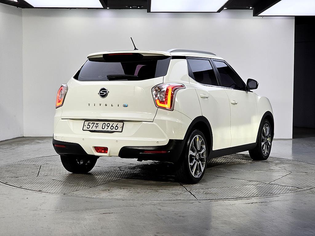 Ssangyong Tivoli - Vista 4