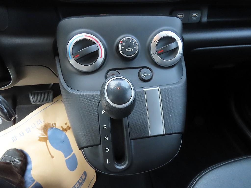 HYUNDAI Casper - Vista 10