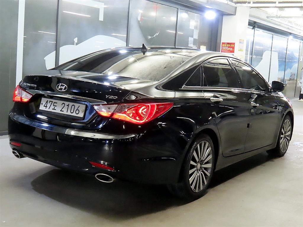 HYUNDAI Sonata - Vista 4