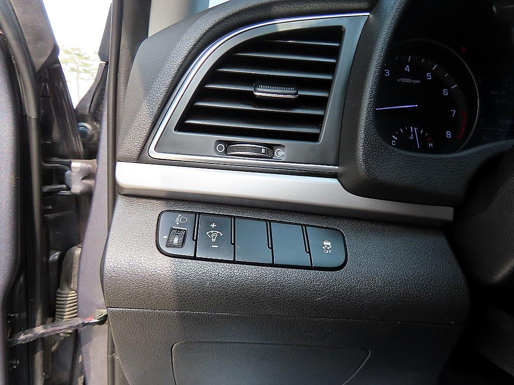 HYUNDAI Avante - Vista 12