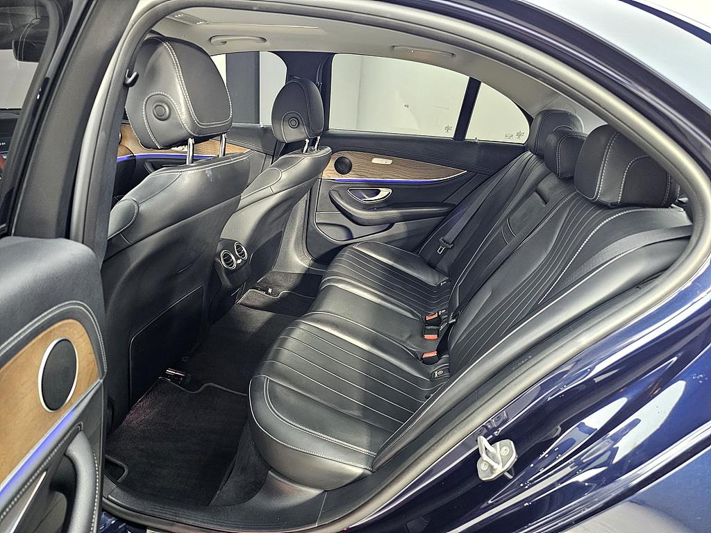 Mercedes Benz E class - Vista 9