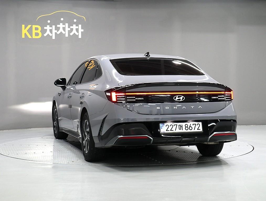 HYUNDAI Sonata - Vista 4