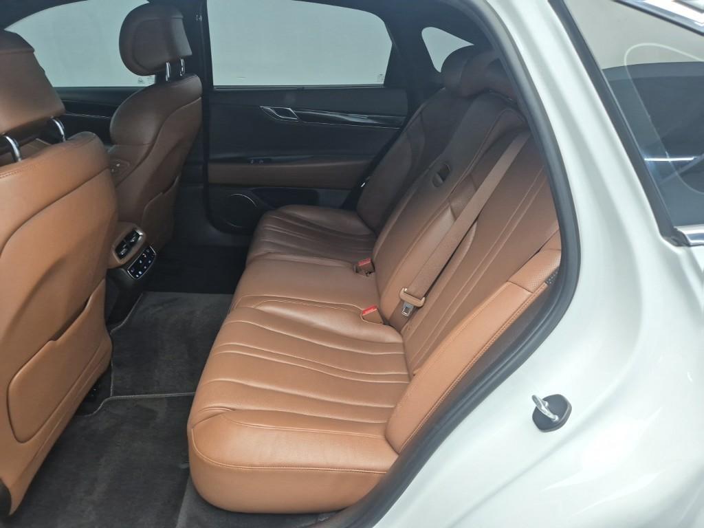 Genesis G80 - Vista 12