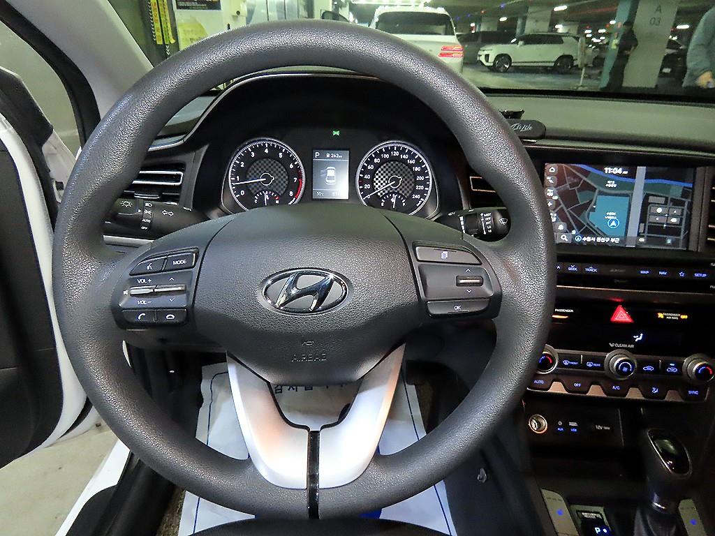 HYUNDAI Avante - Vista 8