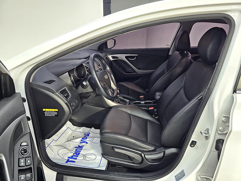 HYUNDAI Avante - Vista 7