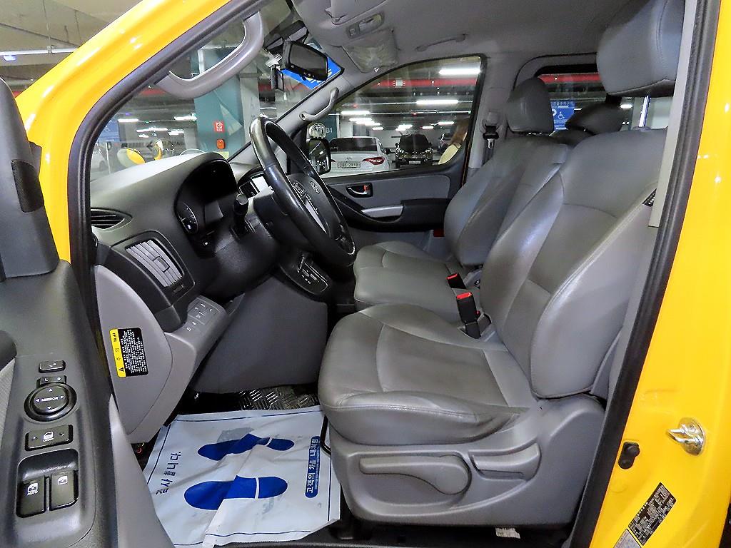 HYUNDAI Starex - Vista 6