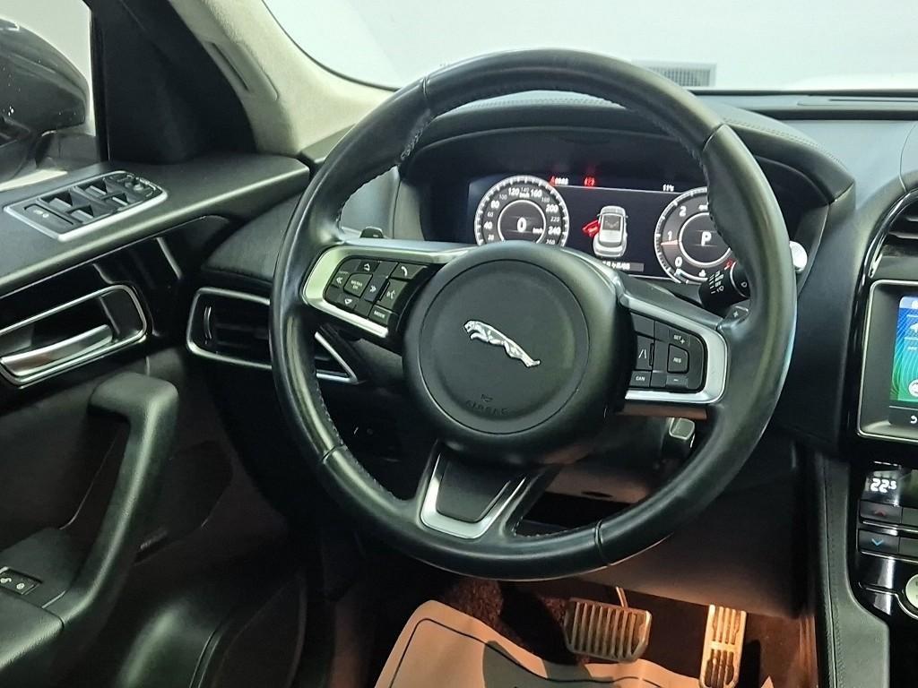 Jaguar F-PACE - Vista 9