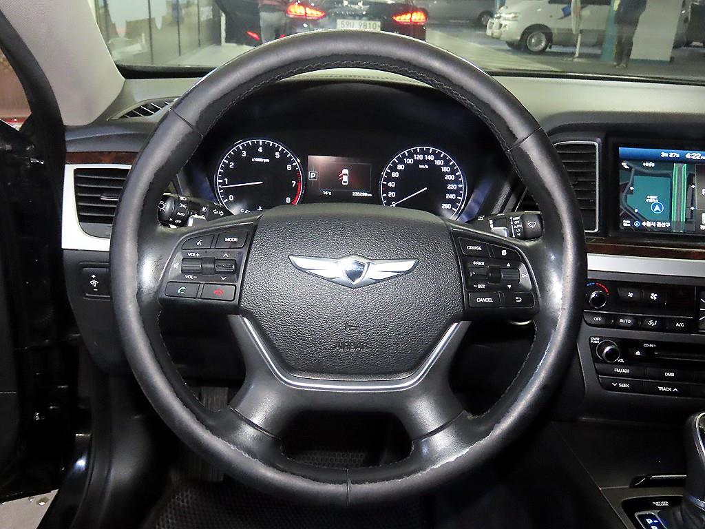 HYUNDAI Genesis - Vista 8