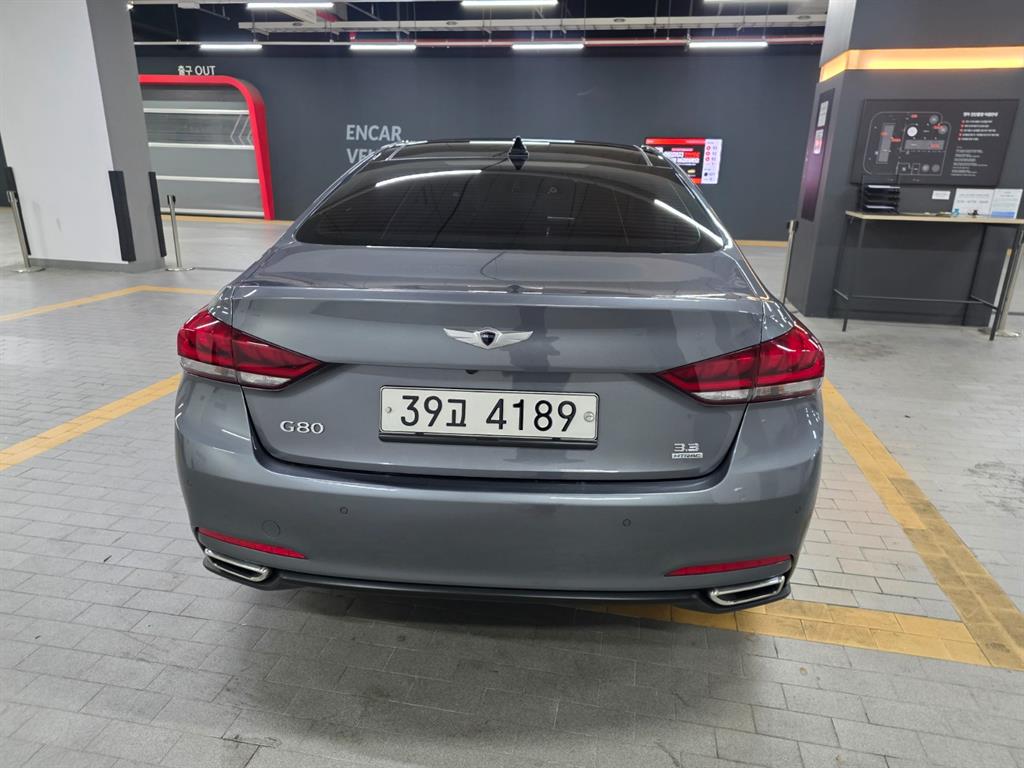 HYUNDAI Genesis - Vista 5