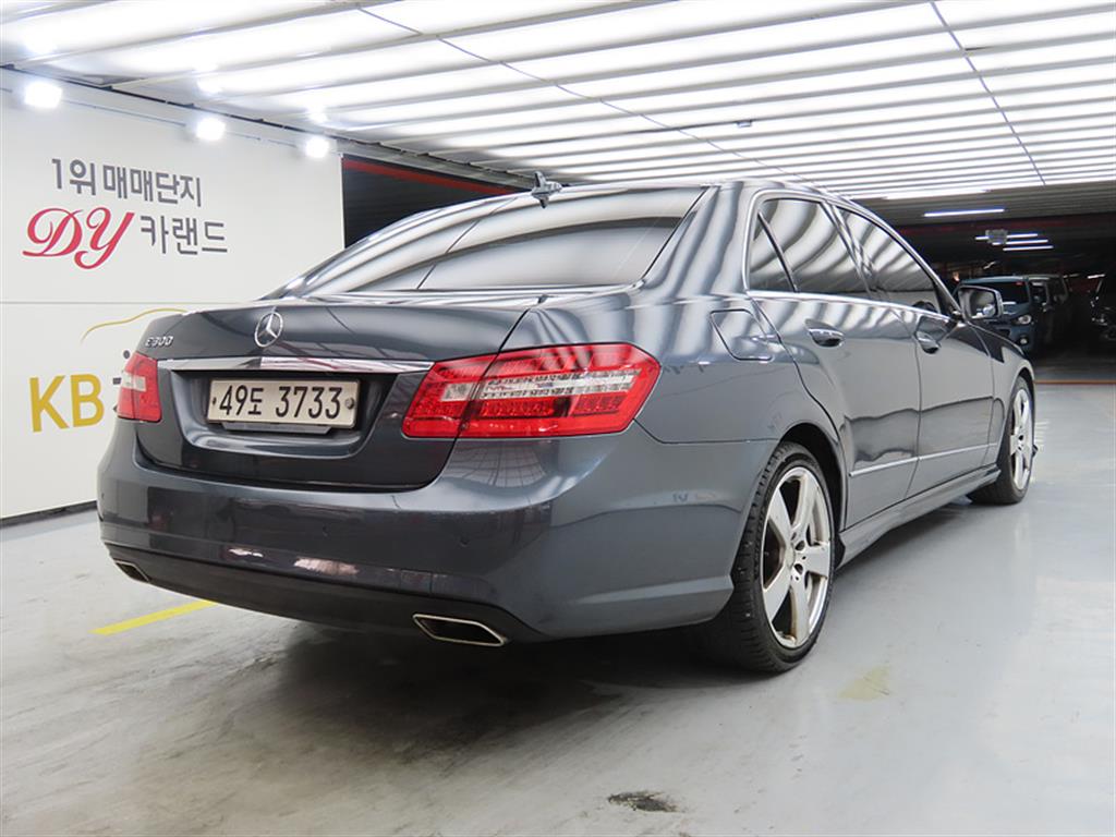 Mercedes Benz E class - Vista 4