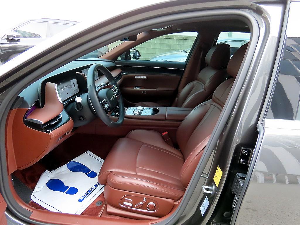 Genesis G90 - Vista 5