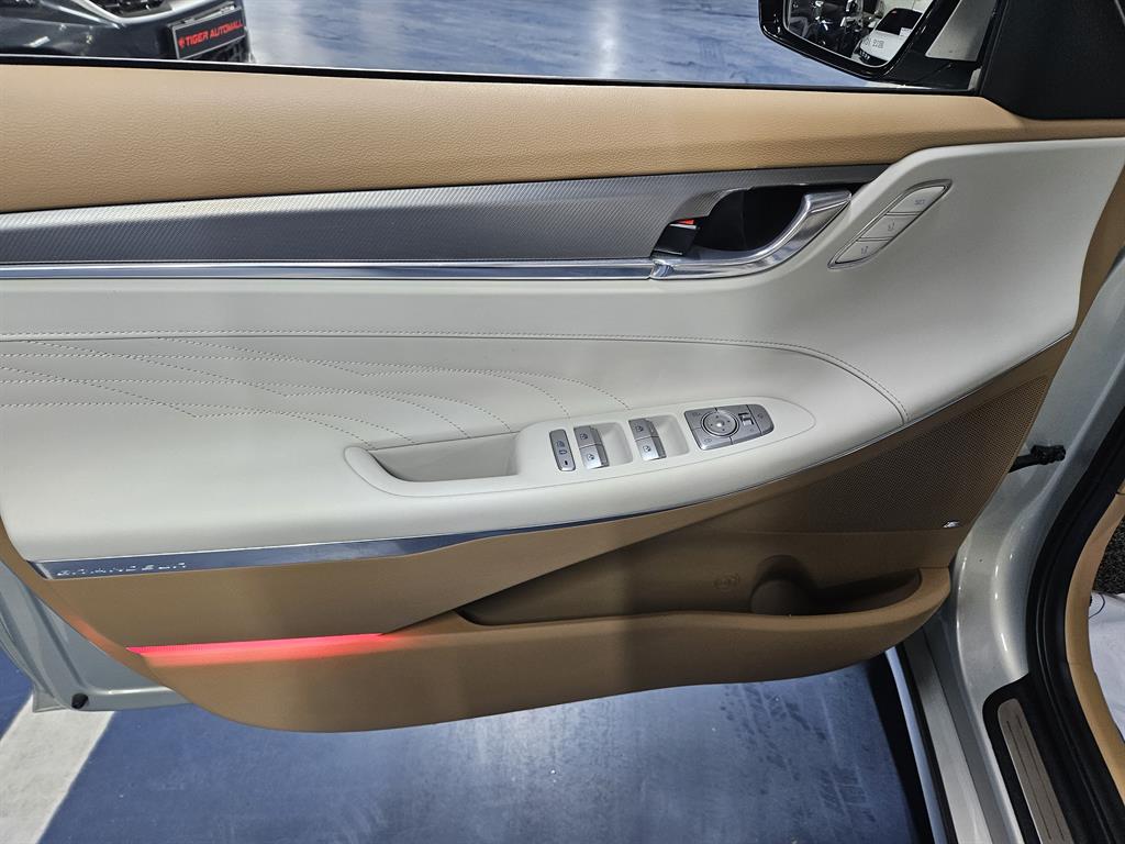 HYUNDAI Grandeur - Vista 12