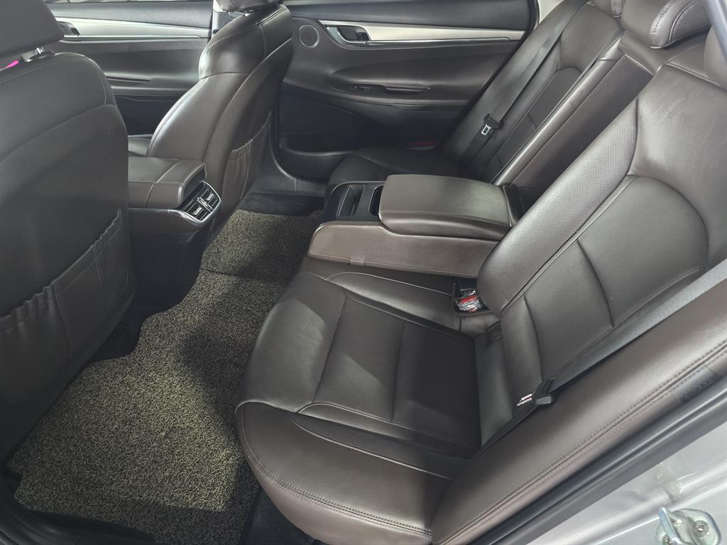 HYUNDAI Grandeur - Vista 6