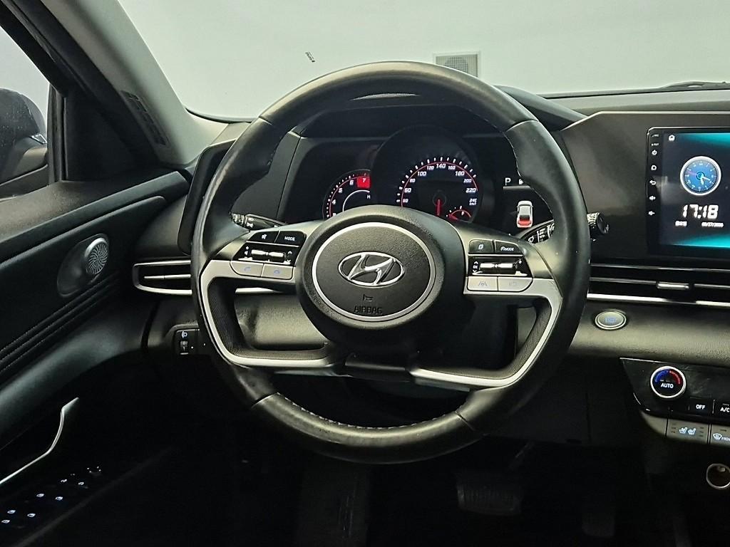 HYUNDAI Avante - Vista 9