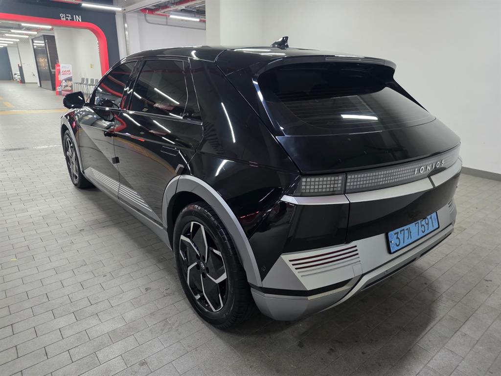 HYUNDAI Ioniq 5 - Vista 5