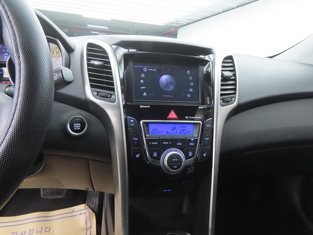 HYUNDAI i30 - Vista 10