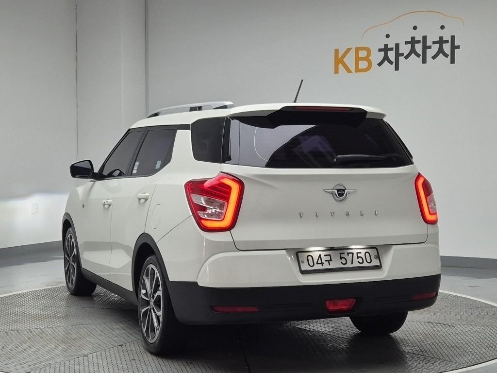 Ssangyong Tivoli - Vista 4