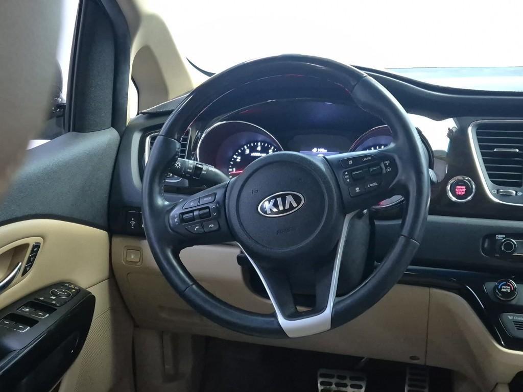 KIA Carnival - Vista 9