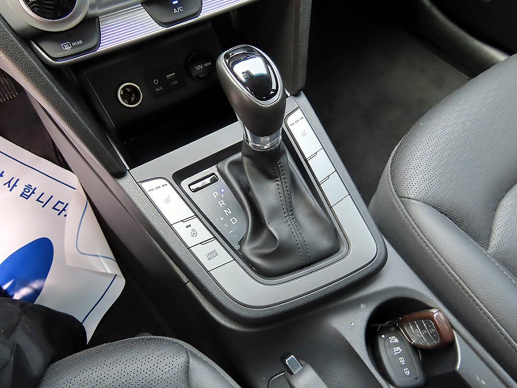 HYUNDAI Avante - Vista 10