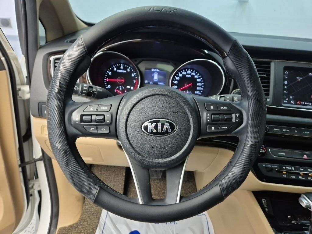 KIA Carnival - Vista 9