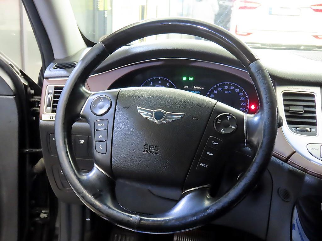 HYUNDAI Genesis - Vista 8