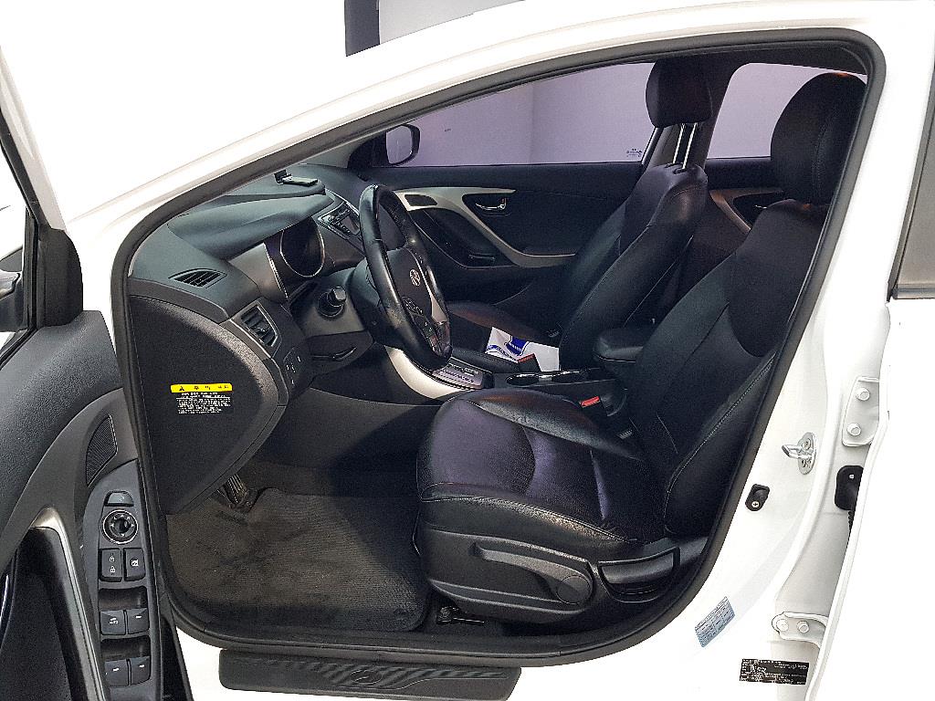 HYUNDAI Avante - Vista 8