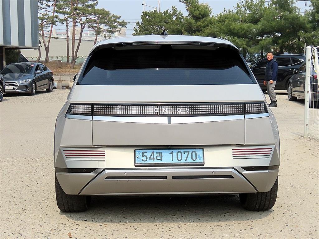 HYUNDAI Ioniq 5 - Vista 4