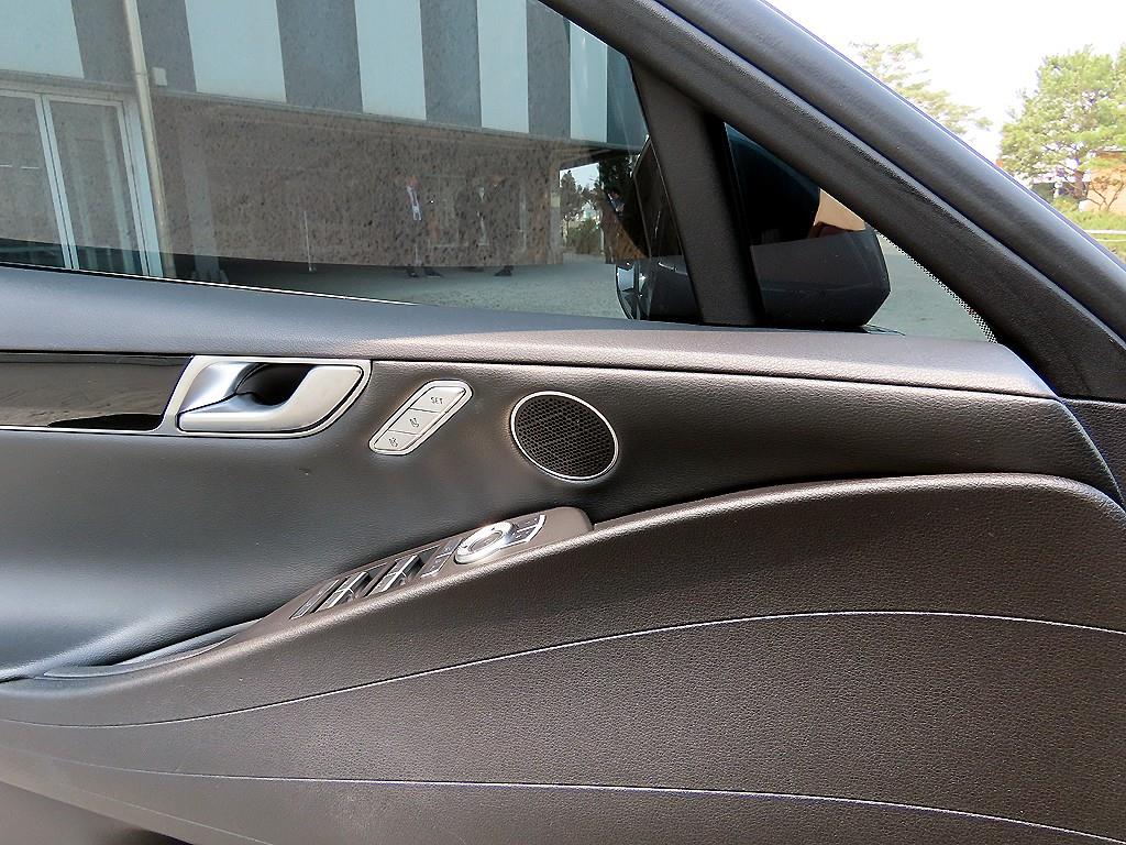 Genesis G80 - Vista 11