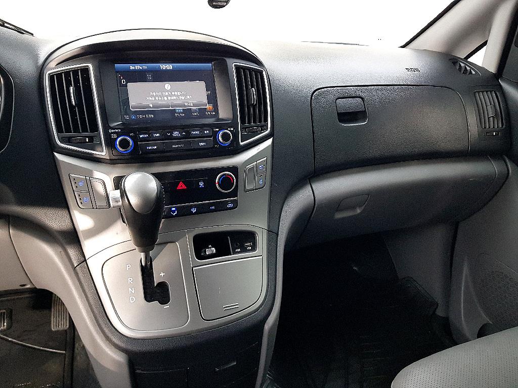 HYUNDAI Starex - Vista 10